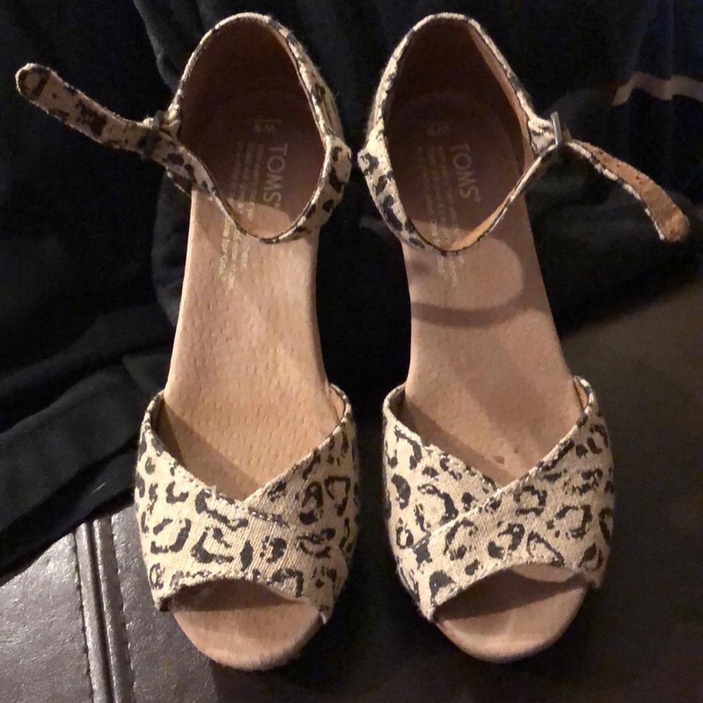 TOMS - Picture 2 of 6